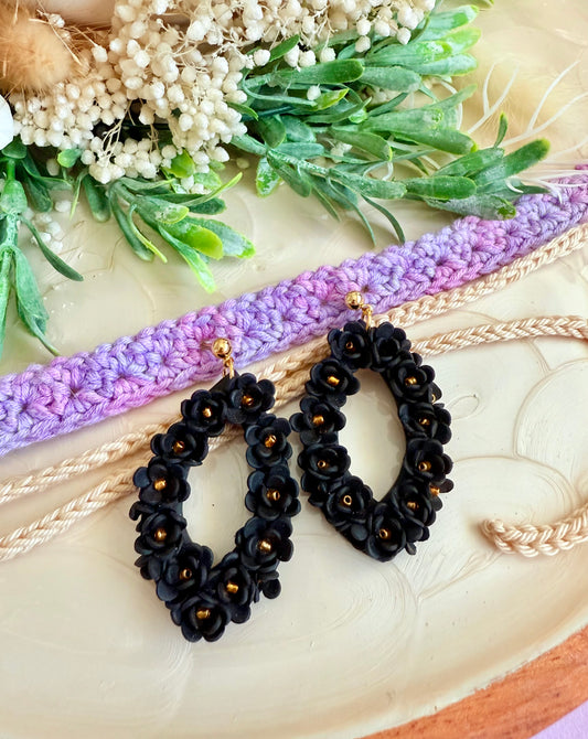 Blooms in black pointed oval