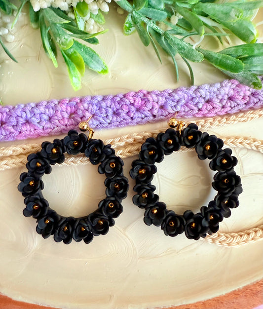 Blooms in black round